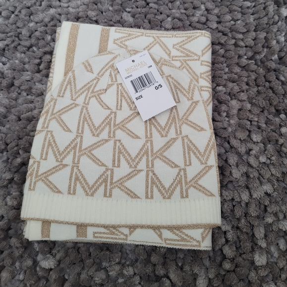 Michael Kors set scarf